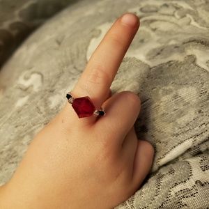 BEAUTIFUL eye catching red Stone ring